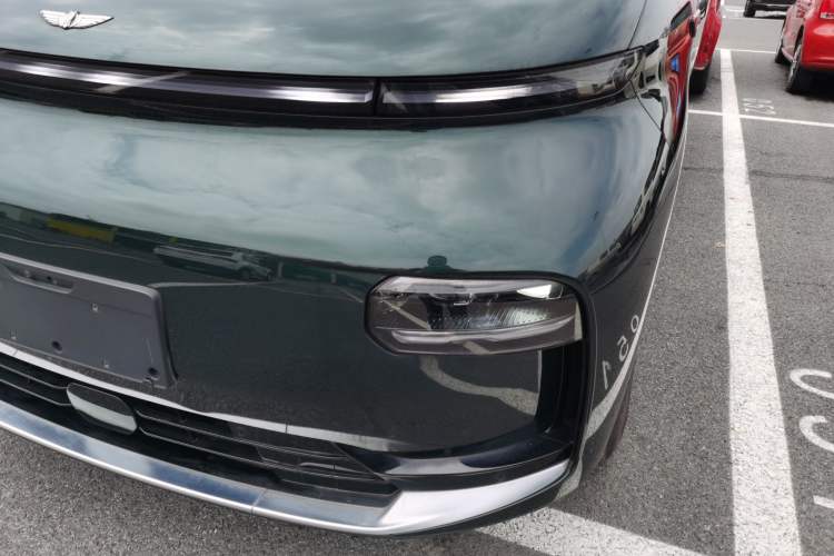 Used Geely Galaxy LEVC L380 2024 140-Degree 6-Seater All-Wheel-Drive Ultra Left Front Headlight