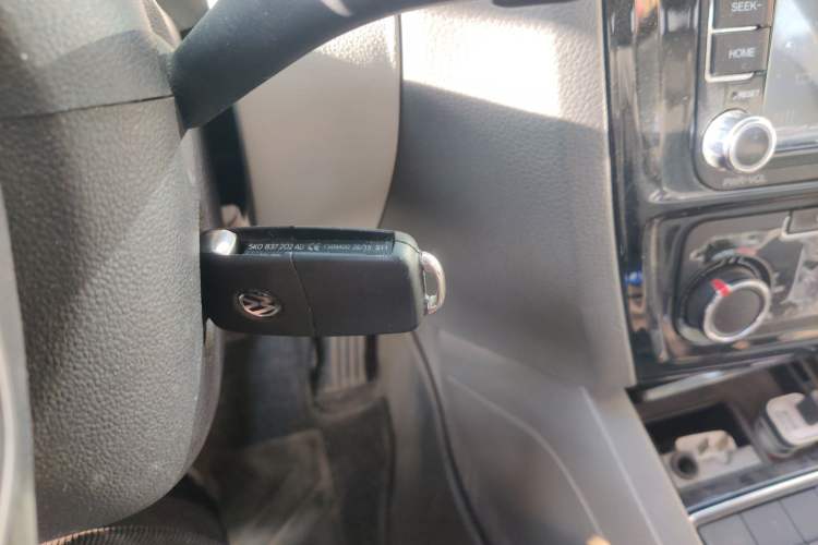 Used Volkswagen Sagitar 2015 1.6L Manual Comfort Model Vehicle Key