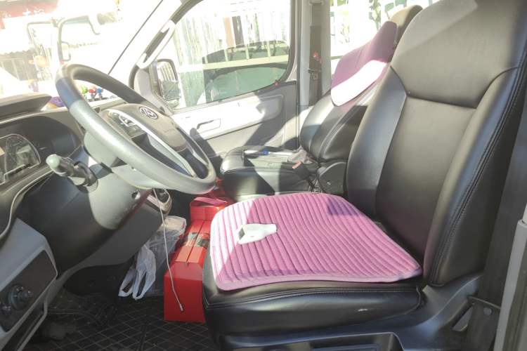 Used SAIC MAXUS Xintu V80 2019 2.0T Plus AMT Aoyuntong Short Wheelbase Ultra-Low Roof 5/6-Seater