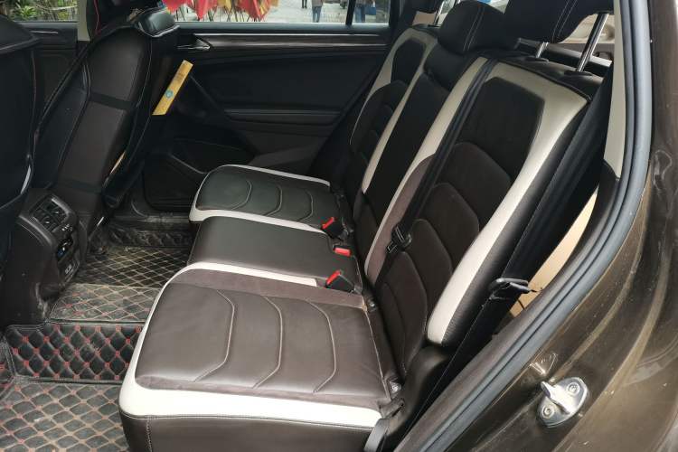 Used Volkswagen Tiguan L 2018 Facelift 330TSI Automatic Two-Wheel Drive Luxury Edition Left Rear Seat