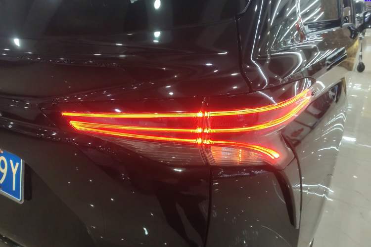 Used Toyota SIENNA 2024 2.5L Hybrid Four-Wheel Drive Prestige Edition Right Rear Taillight