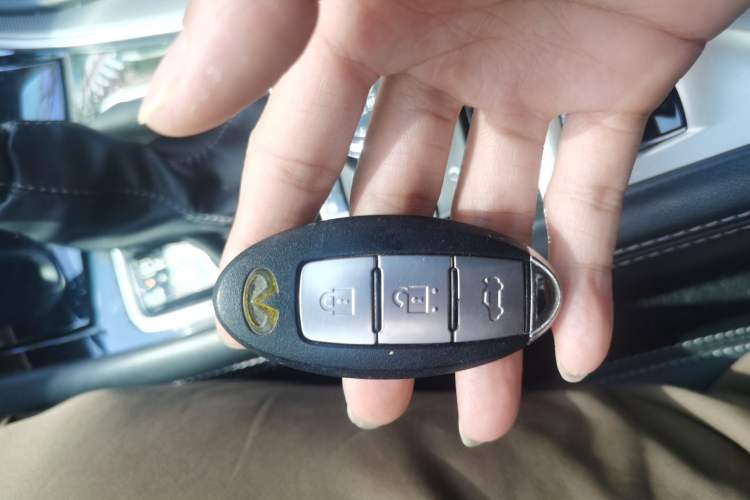 Used Infiniti Q50L 2018 2.0T Enjoyment Version China V Standard Vehicle Key