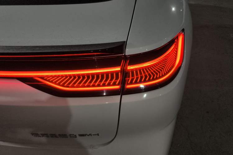 Used Geely Galaxy Galaxy 8 2025 130km EM-i Prestige Edition
