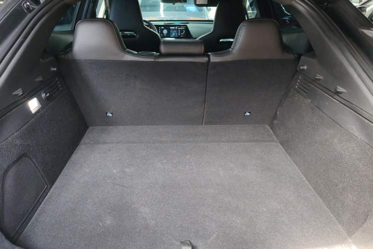 Used CHANGAN UNI-T 2022 1.5T Flagship Edition Trunk