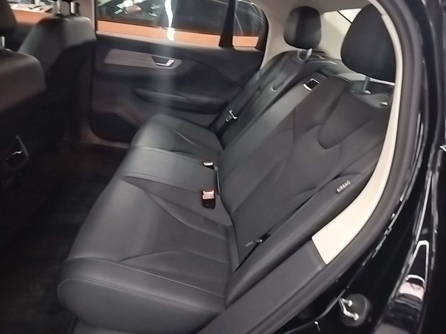 Hongqi E-QM5 2024 500km Range Edition — снимка 20