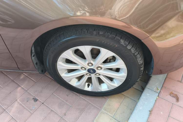 Used Ford Escort 2017 Happiness Edition 1.5L Automatic Fashion Version Right Front Wheel Hub