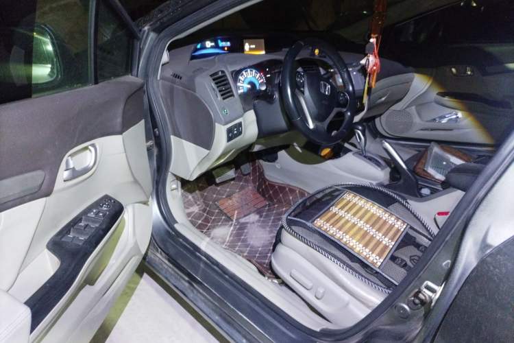 Used Honda Civic 2012 1.8L automatic luxury edition