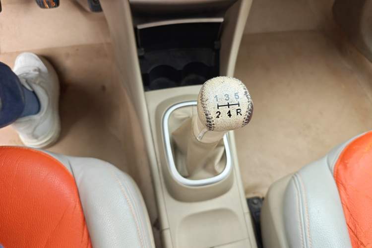 Used Nissan Sylphy 2012 Classic 1.6XE Manual Comfort Edition Gear Lever