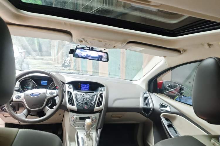 Used Ford Focus 2012 Hatchback 1.6L Automatic Fashion Edition
