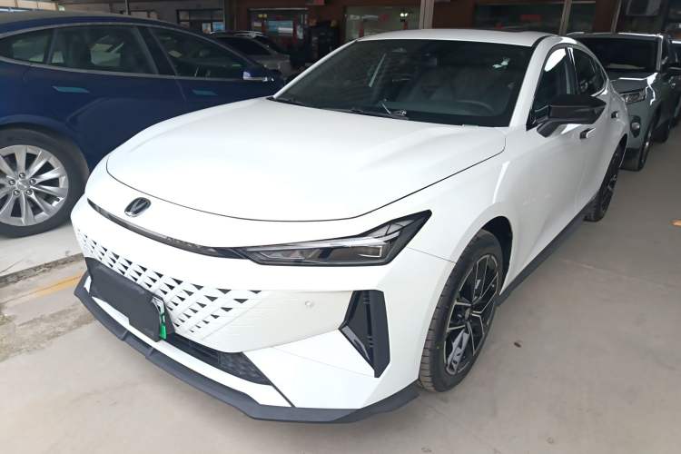 Used CHANGAN UNI-V iDD 2024 Blue Whale Smart Electric iDD 136km ZhiKu Model