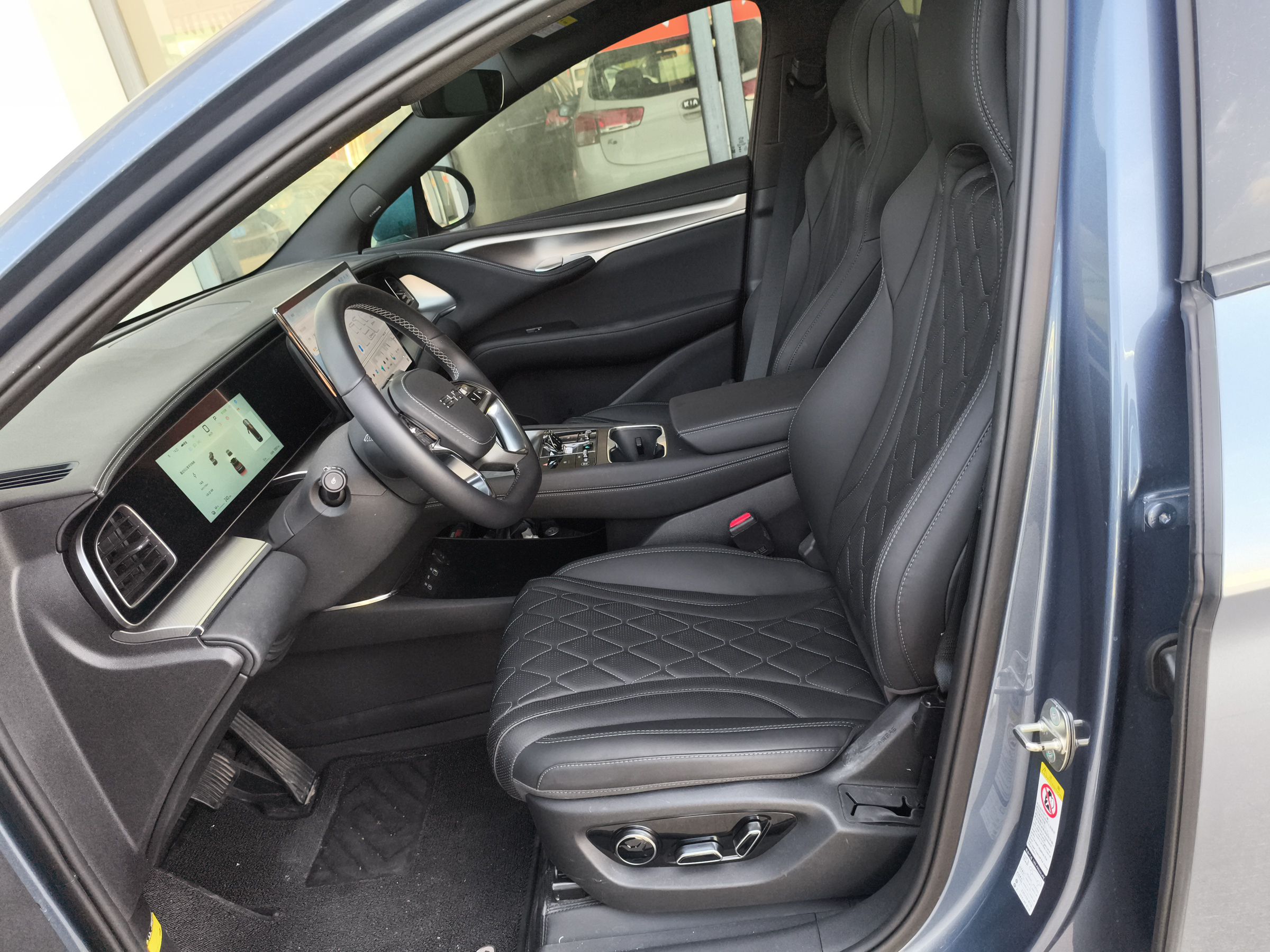 Переднее сиденье в автомобиле