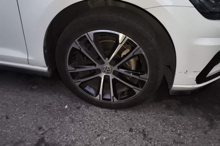 Used Volkswagen Golf 2020 Charming Edition 280TSI DSG R-Line Right Front Wheel Hub