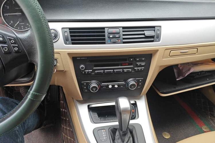 Used BMW 3 Series 2011 318i Leading Model Audio And AC Panel