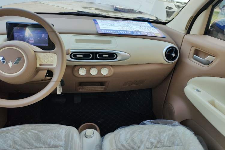 Used Wuling Hongguang MINIEV 2025 Four-Door Version Advanced Edition Audio And AC Panel