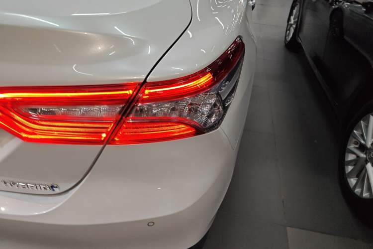 Used Toyota Camry 2019 Dual-Engine 2.5 HG Luxury Edition China V Standard Exterior 3