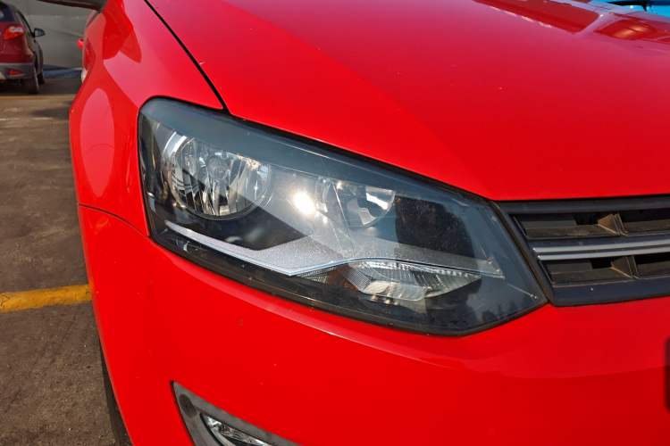 Used Volkswagen Polo 2013 1.4L Automatic Comfort Edition Right Front Headlight