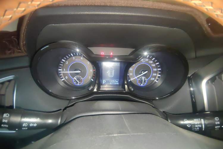 Used JMC Yusheng S350 2016 2.0T Automatic All-Wheel Drive Gasoline Luxury Version with Sunroof 5 Seats Instrument Cluster