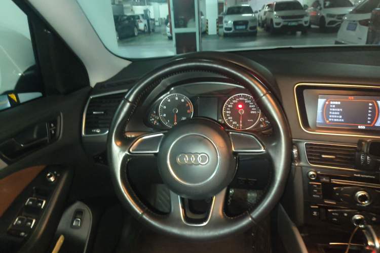 Used Audi Q5 2013 40 TFSI Ambition Steering Wheel