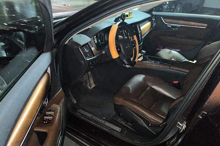 Used Volvo S90 2020 T5 Zhiyi Luxury Edition