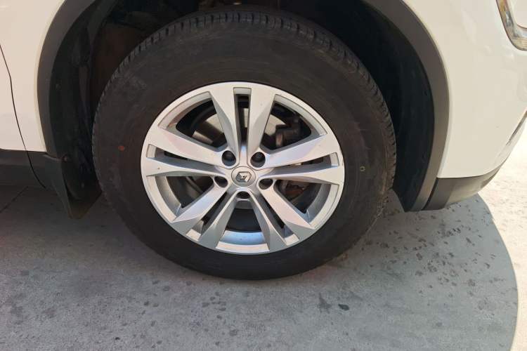 Used Renault Koleos 2017 2.0L Two-Wheel Drive Luxury Edition Right Front Wheel Hub