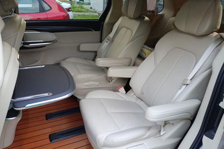 Used Buick GL8 2023 ES Lu Zun Deluxe Model Left Rear Seat