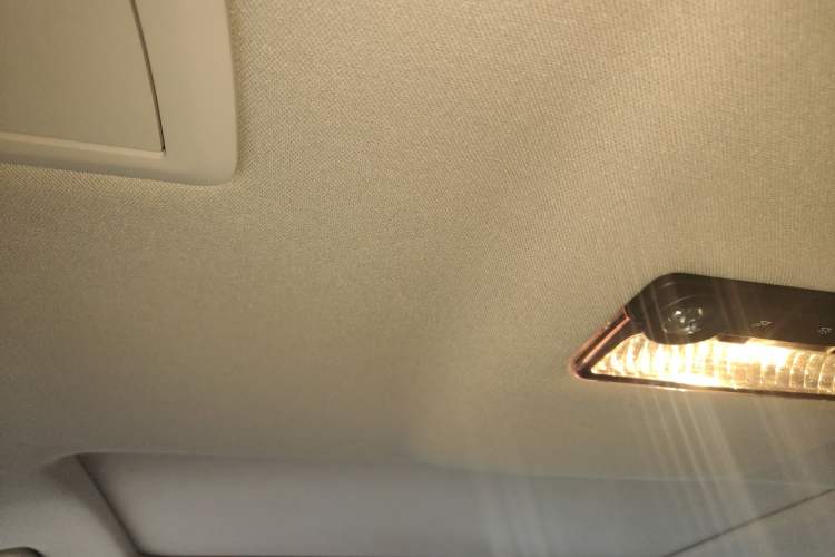 Used BMW 5 Series 2014 528Li Leading Model
