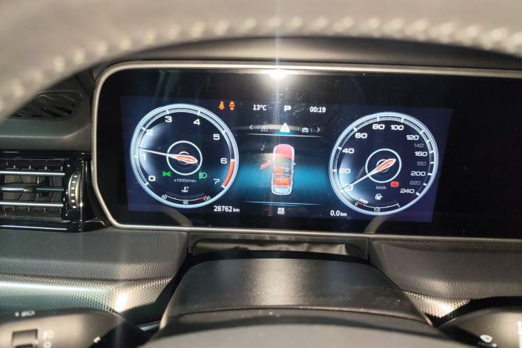 Used Hongqi HS5 2022 2.0T Smart Connect Flagship All-Wheel-Drive Version Instrument Cluster