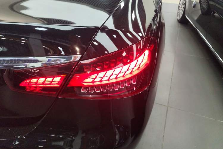 Used Mercedes-Benz E-Class 2022 Second Facelift E 300 L Luxury Edition Right Rear Taillight