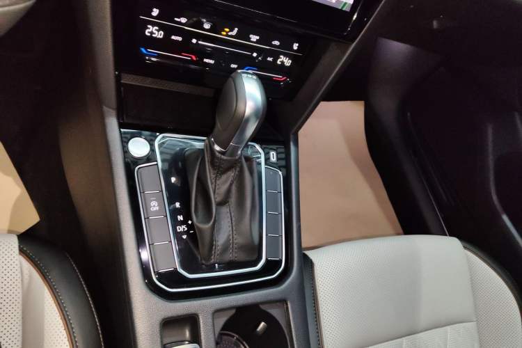 Used Volkswagen Magotan 2026 30 Million Vehicles Selected Model 380TSI DSG Luxury Edition Gear Lever