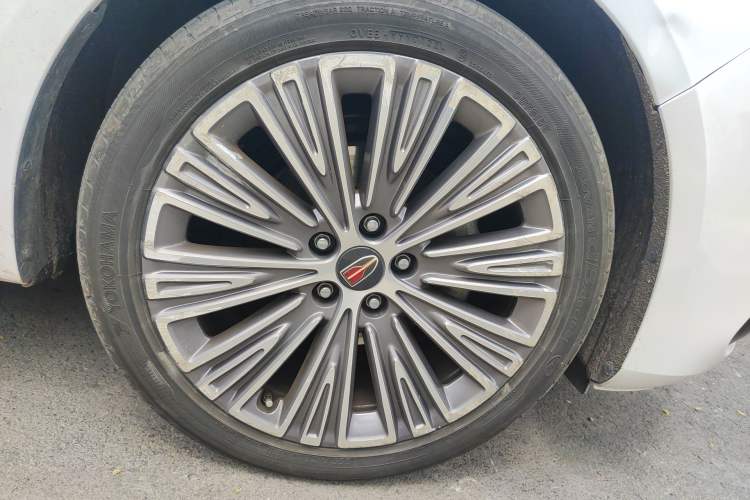 Used Hongqi H5 2022 Classic Model Facelift 1.5T DCT Qiyun Edition Right Front Wheel Hub