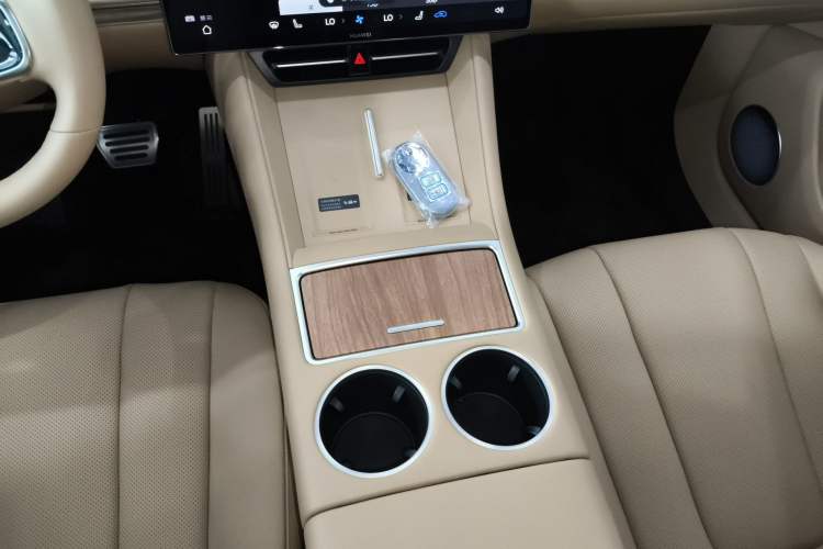 Used Hima Luxeed R7 2026 Model Pure Electric Max Gear Lever