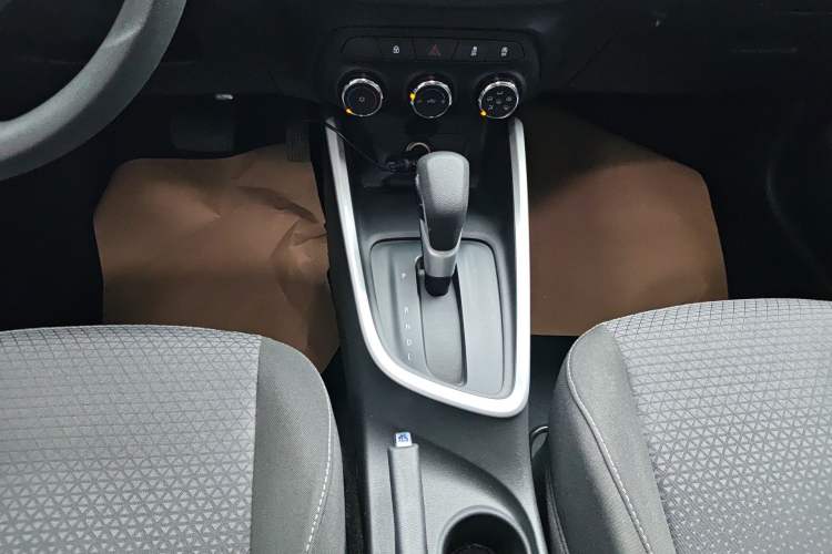 Used Chevrolet Cavalier 2020 325T Automatic Enjoyment Edition Gear Lever