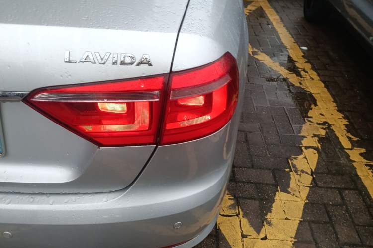 Used Volkswagen Lavida 2013 Revised Classic 1.6L Manual Fashion Edition Right Rear Taillight