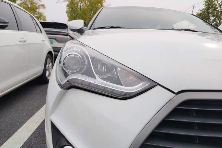 Used Hyundai Veloster 2015 1.6T Automatic Luxury Edition Right Front Headlight