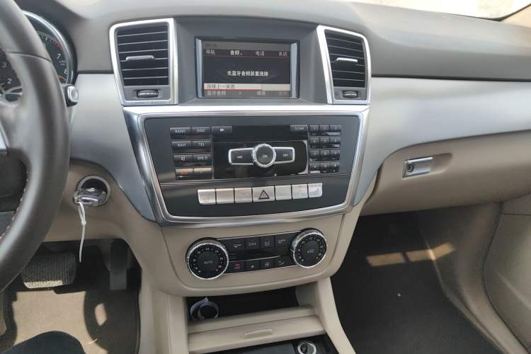 Used Mercedes-Benz M-Class 2012 ML 300 Audio And AC Panel