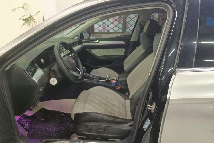 Used Volkswagen Magotan 2023 2 Million Units Commemorative Edition 330TSI DSG Luxury Version Left Front Seat