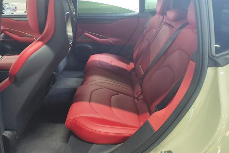 Used Xiaomi Auto SU7 2024 Four-Wheel-Drive Max Founder's Edition
