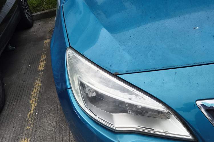 Used Buick GT 2013 XT 1.6L Automatic Fashion Edition Right Front Headlight