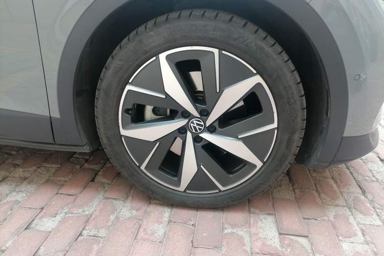 Used Volkswagen ID.4 CROZZ 2022 Long-Range Lite PRO Edition Right Front Wheel Hub