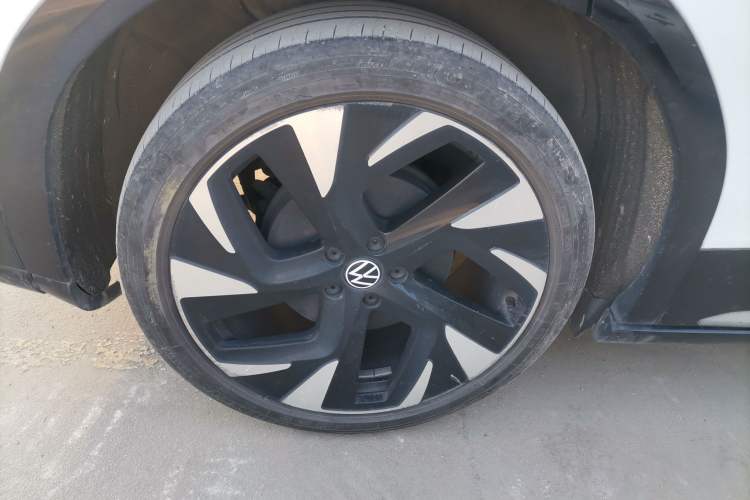 Used Volkswagen ID.6 CROZZ 2021 High-Performance PRIME Edition Right Rear Wheel Hub