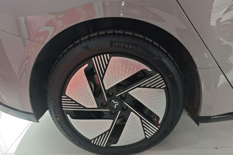 Used Hongqi EH7 2025 640 All-Wheel Drive Smart Selection Edition Exterior 5