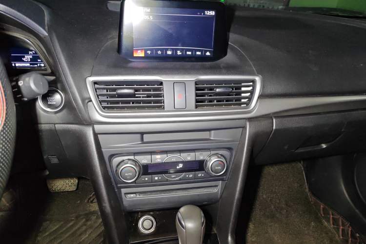 Used Mazda Mazda 3 Axela 2019 Cloud-Controlled Version Hatchback 2.0L Automatic Luxury Model China VI Standard