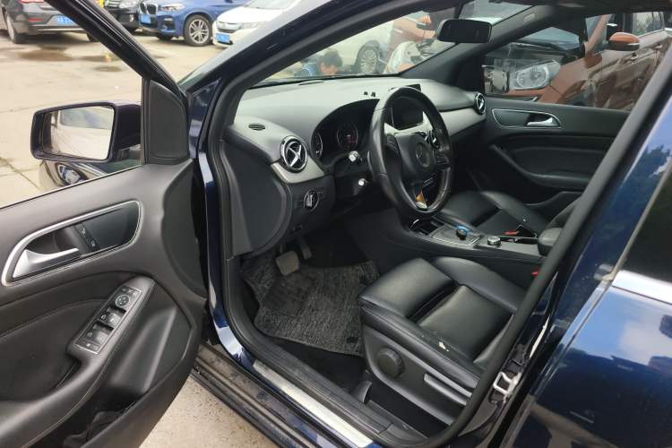 Used Mercedes-Benz B-Class 2018 B 200 Sport Edition Driver Seat