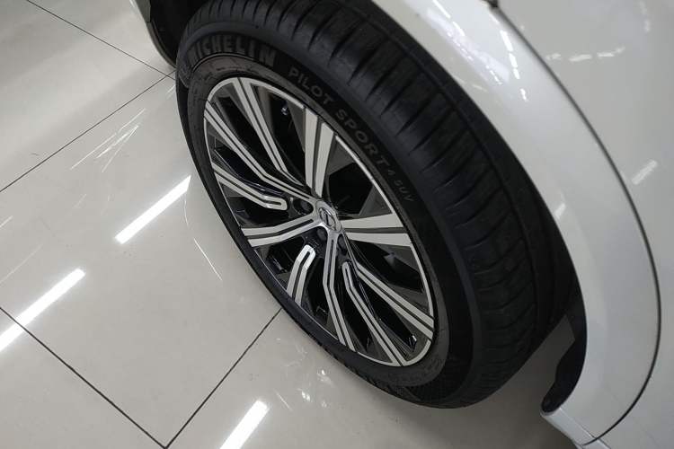 Used Volvo XC90 2021 B6 Luxury Smart Edition 7-Seater Right Rear Wheel Hub