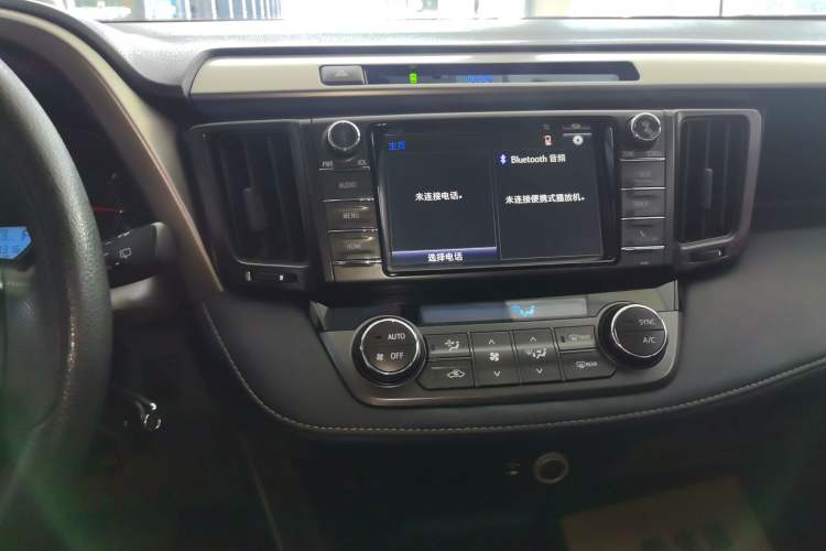 Used Toyota RAV4 2015 2.0L CVT Two-Wheel Drive Fashion Edition
