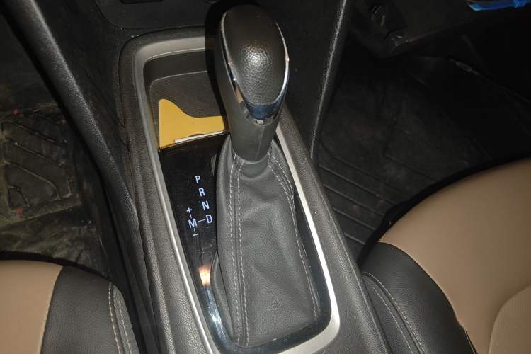 Used Chevrolet Monza 2022 320 Automatic Enjoyment Sunroof Version Gear Lever