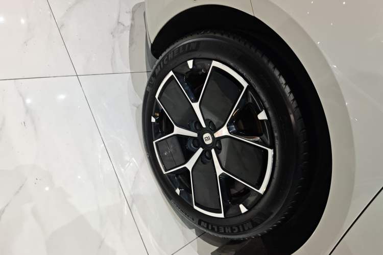 Used Xiaomi Auto SU7 2024 Rear-Drive Standard Founder Edition
