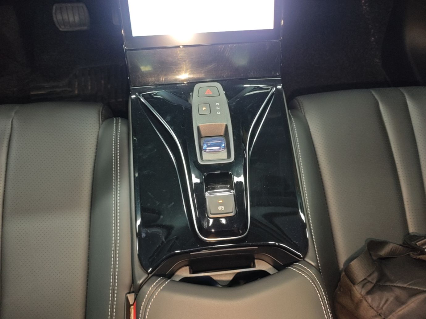 Dongfeng Aeolus Mage 2023 1.5T Luxury Edition — снимка 16