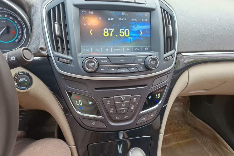 Used Buick Regal 2014 2.0L Elite Fashion Edition Audio And AC Panel