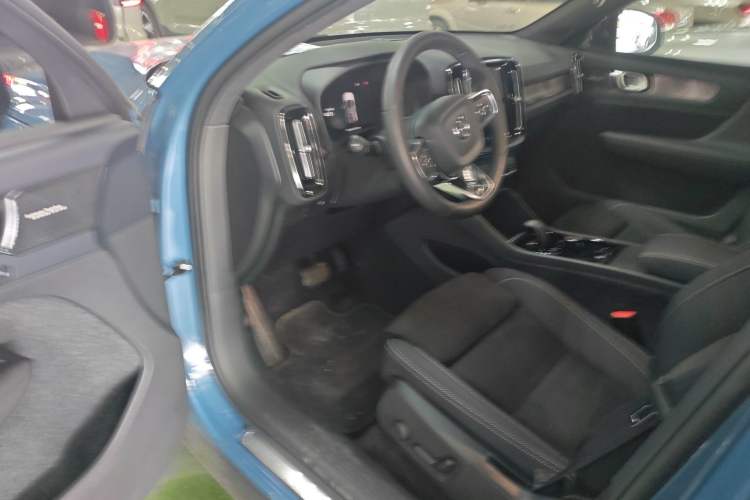 Used Volvo C40 2024 Long-Range PRO Version
